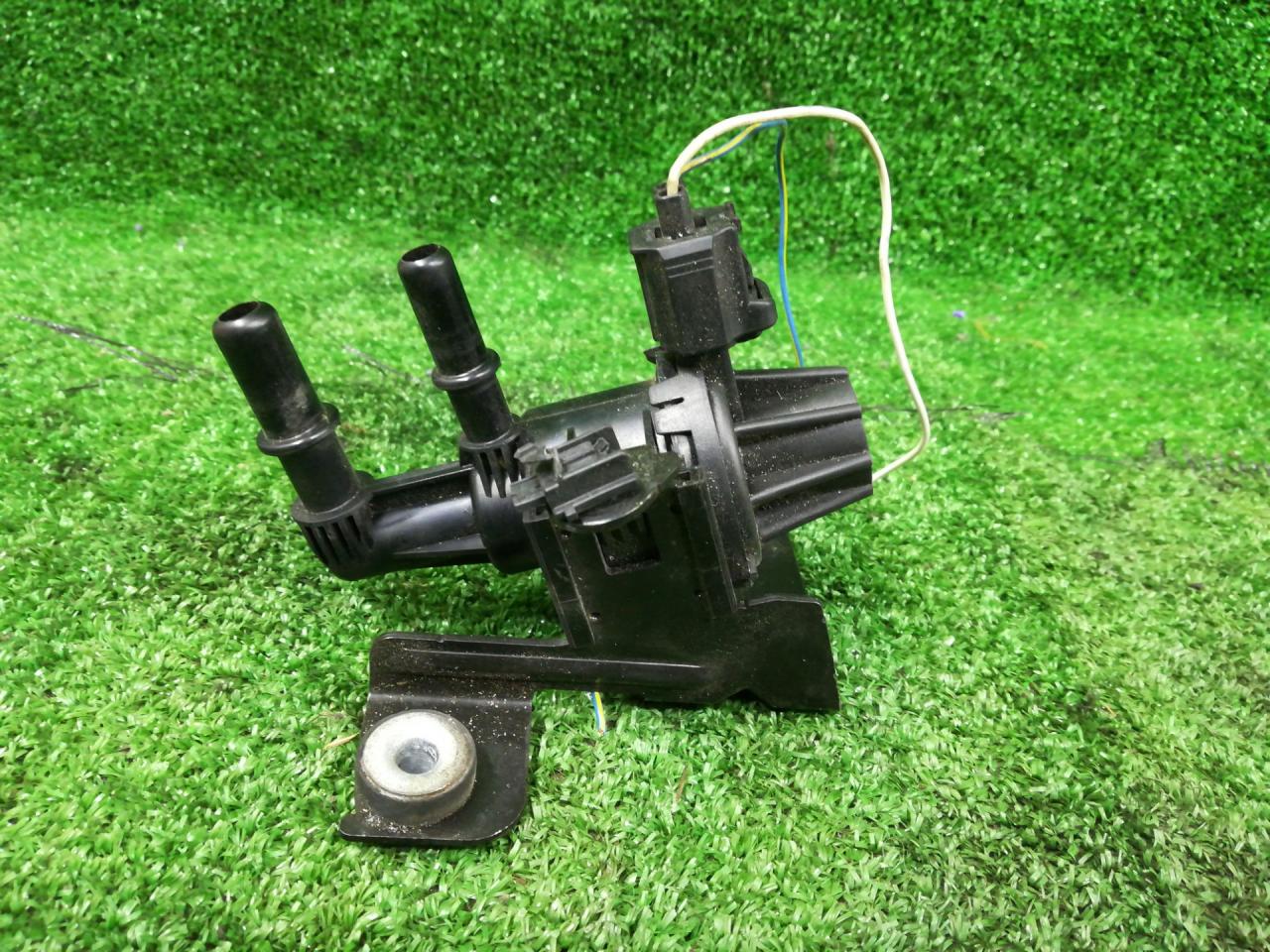 электромагнитный клапан Mazda CX-9 1 поколение TB 2009, 3.7 л., CA, бензин, АКПП, белый, внедорожник 5 дв., полный привод, правый руль - фото №1