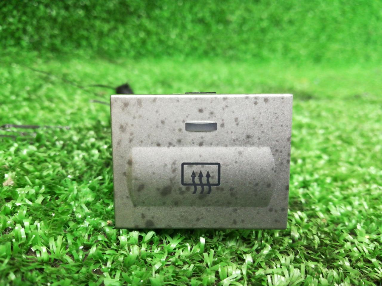 Кнопка подогрева заднего стекла Ford Kuga 1 поколение 2012, 2.5 л., HYDC, бензин, АКПП, внедорожник 5 дв., полный привод, правый руль, 8V4T18C621AB - фото №1