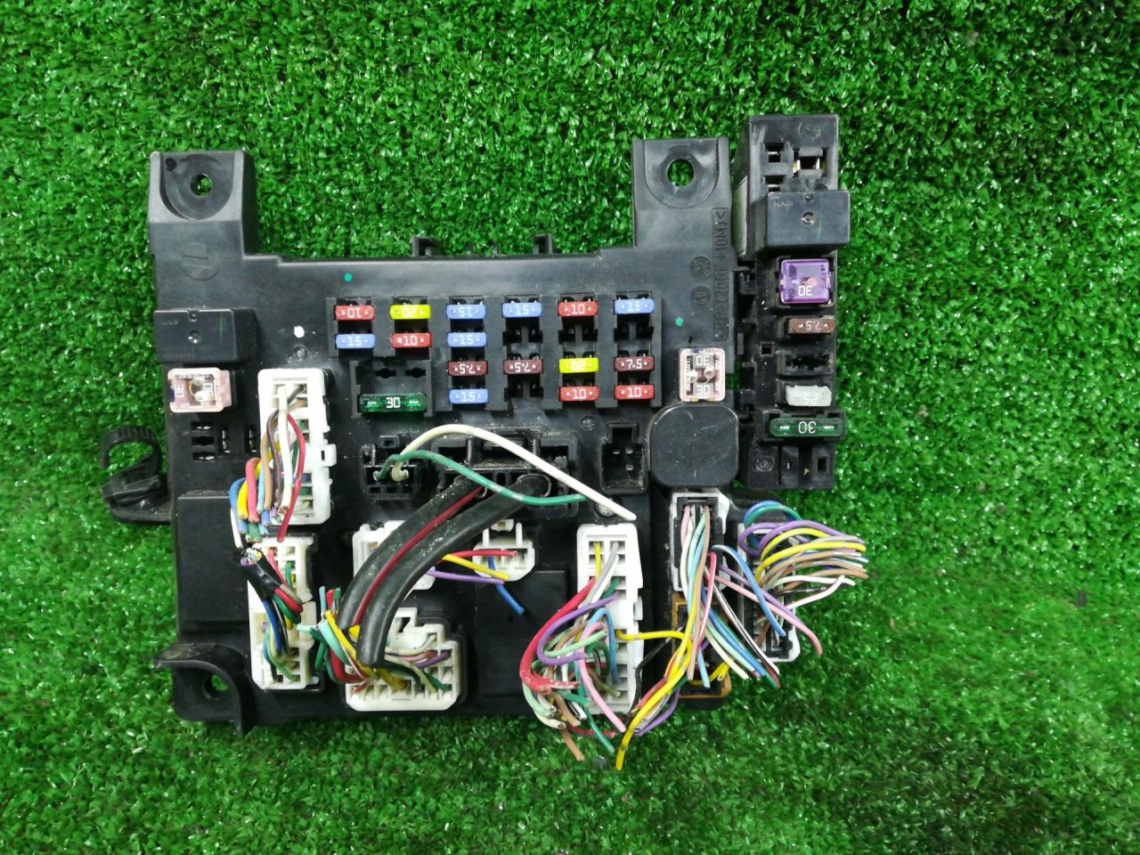 блок предохранителей Mitsubishi Lancer 10 поколение 2009, 2.0 л., бензин, АКПП, 8637A654 - фото №1