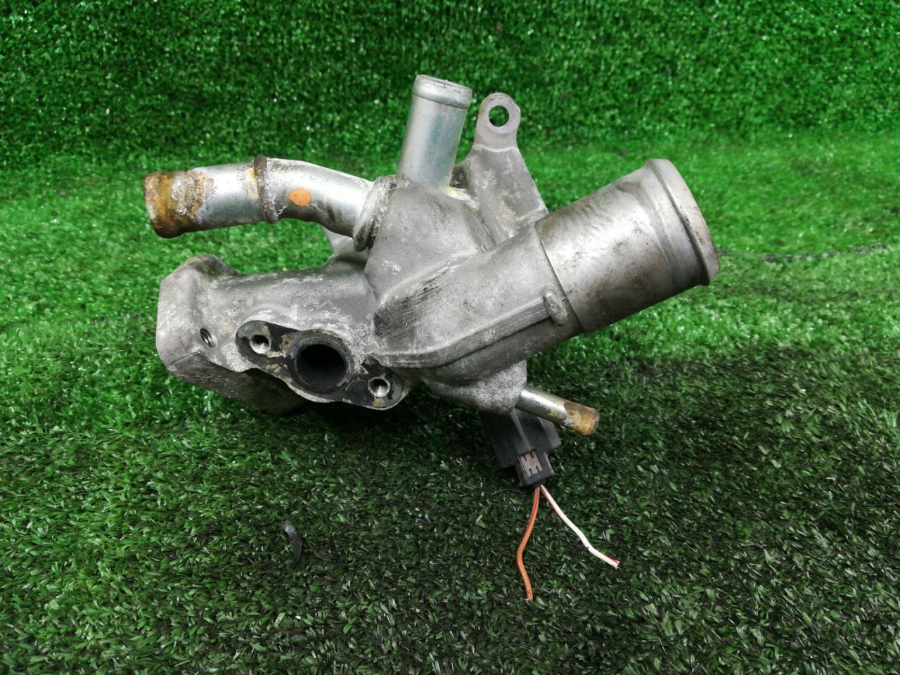 фланец (тройник) системы охлаждения Mazda CX-7 1 поколение 2009, 2.3 л., L3K91517Z - фото №1