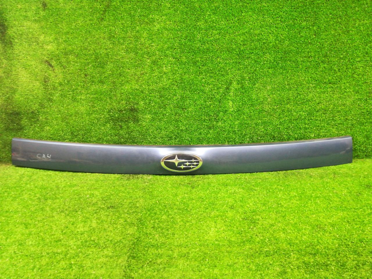 накладка подсветки номера Subaru Forester 3 поколение (SH) 2010, 2.5 л., EJ253, бензин, АКПП, голубой, хетчбэк 5 дв., полный привод - фото №1