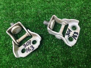 петля крышки багажника Mazda 2 DE 2008, 1.5 л., бензин, АКПП, правый руль