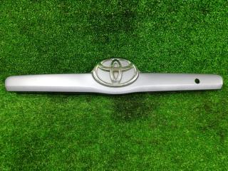 накладка подсветки номера Toyota Camry 7 поколение XV40 [рестайлинг] 2009, 76811062, 76801061