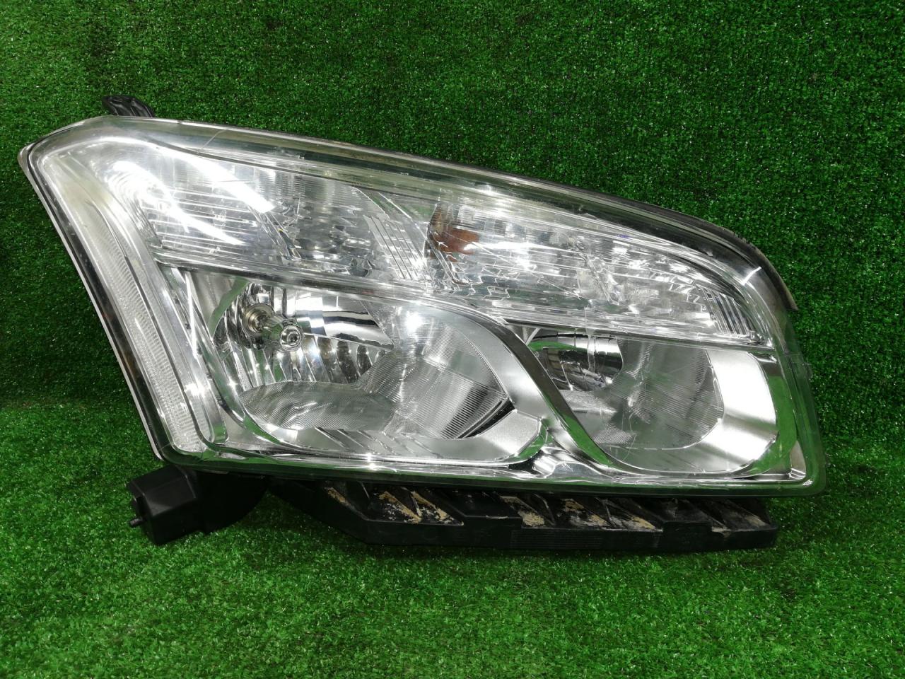 фара правая Chevrolet Trax 1 поколение 2014, 1.8 л., F18D4, бензин, МКПП, серебро, передний привод, правый руль - фото №1