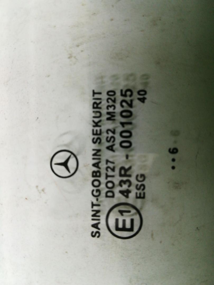 стекло двери передней правой Mercedes-Benz Sprinter W901-904 1997, E143R001025, 43R001025 - фото №1