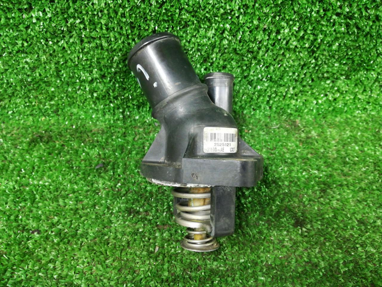 корпус термостата Mazda 6 GG 2004, 2.0 л., бензин, 3M4GAEL327, 2525121 - фото №1