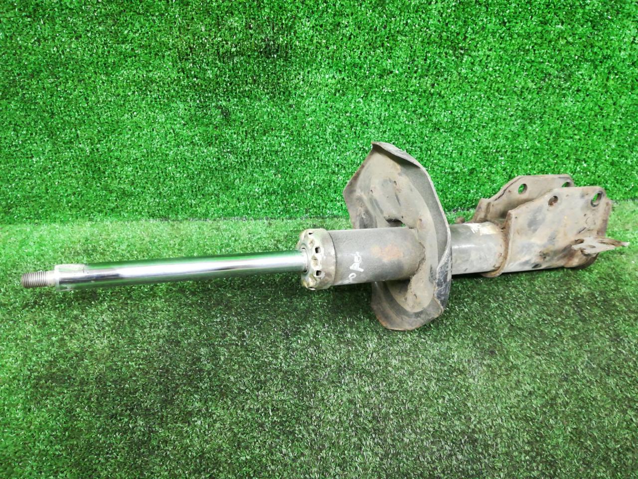 амортизатор передний левый Mazda 323 6 поколение 2000 - фото №1