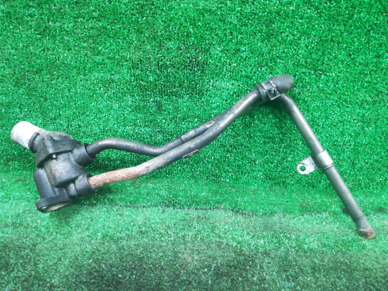 трубка охлаждающей жидкости Mazda Premacy 1 поколение 2000, 1.8 л. - фото №1