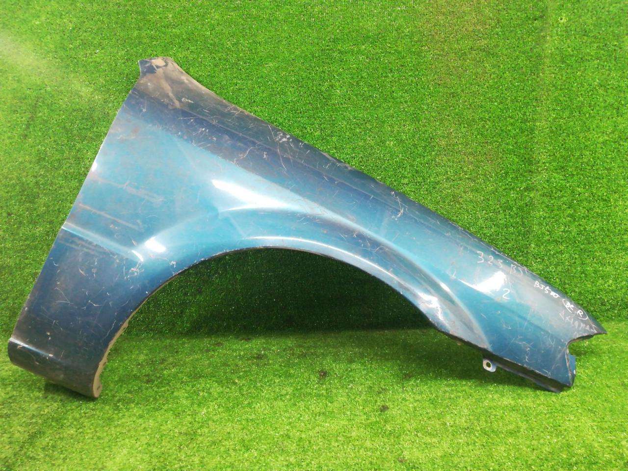 крыло переднее правое Mazda 323 6 поколение 1999 - фото №1