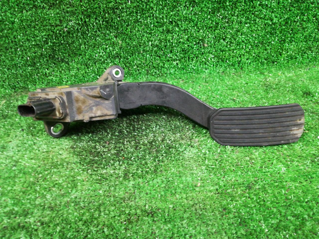 педаль Toyota Camry 7 поколение XV40 ASV40 2009, 3.5 л., 2GR-FE, бензин, АКПП, серый, седан, передний привод, 08123B2B, 08123B2BX - фото №1