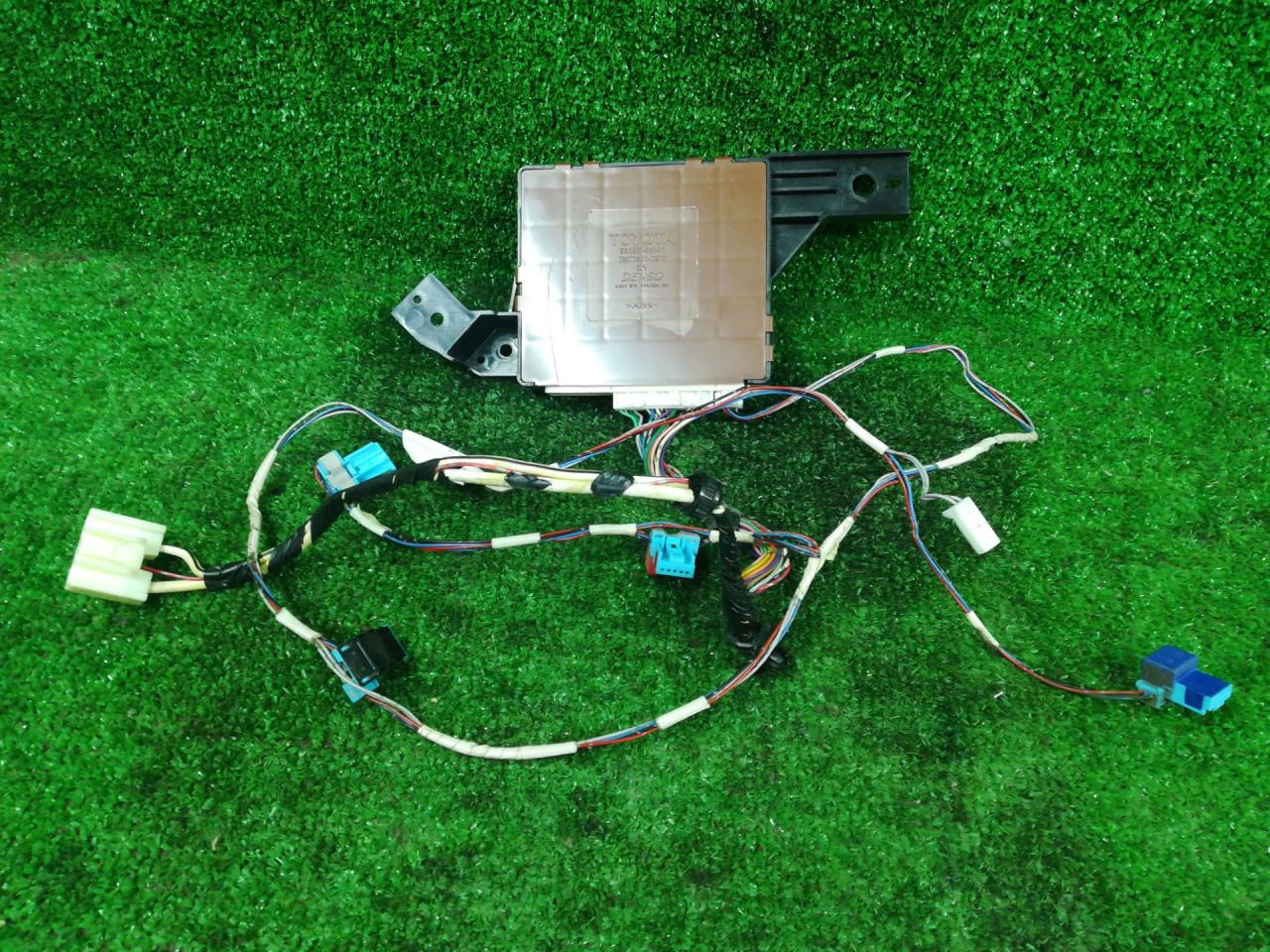 Блок управления ABS/ESP Toyota Camry 7 поколение XV40 ASV40 2009, 3.5 л., 2GR-FE, бензин, АКПП, серый, седан, передний привод, 8865006141 - фото №1