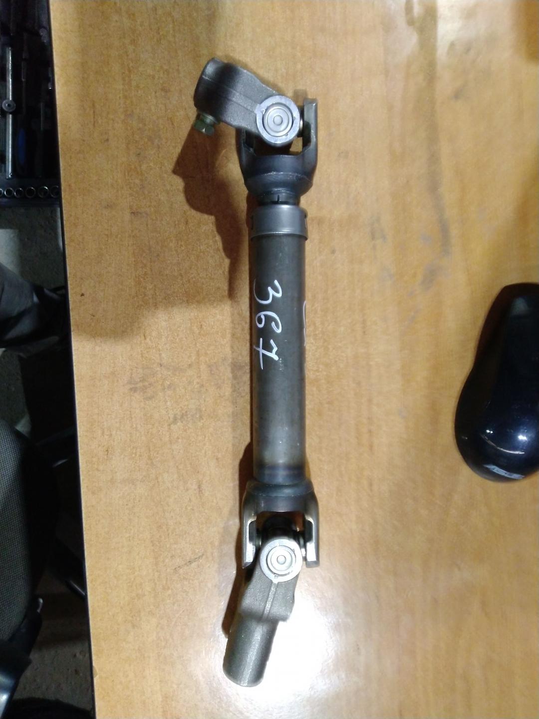 рулевой карданчик Mazda CX-9 2 поколение 2017, 2.5 л., бензин, АКПП, красный, полный привод, правый руль - фото №1