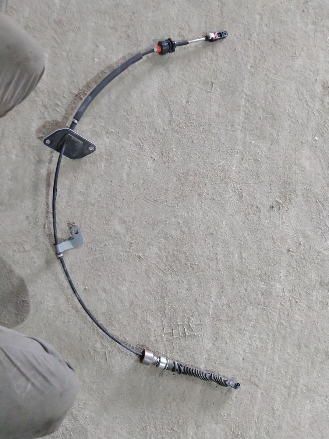 трос кулисы КПП Mazda CX-9 2 поколение 2017, 2.5 л., бензин, АКПП, красный, полный привод, правый руль - фото №1