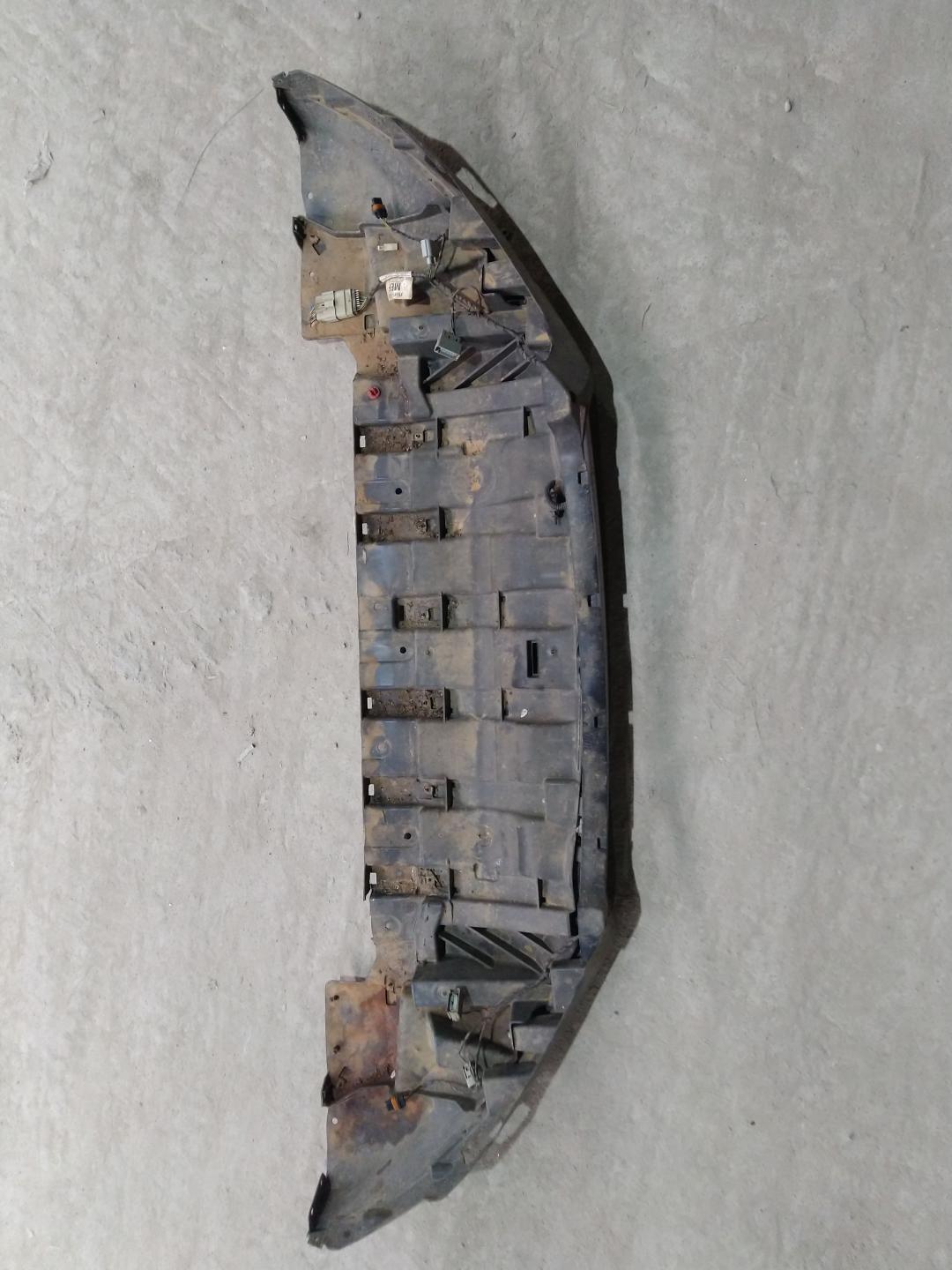 юбка бампера нижняя Ford Escape 3 поколение C520 2015, 2.0 л., T8MB, дизель, АКПП, белый, правый руль - фото №1