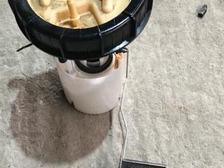 насос топливный Ford Escape 3 поколение C520 [рестайлинг] 2017, 2.0 л., T8MB, дизель, АКПП, белый, правый руль