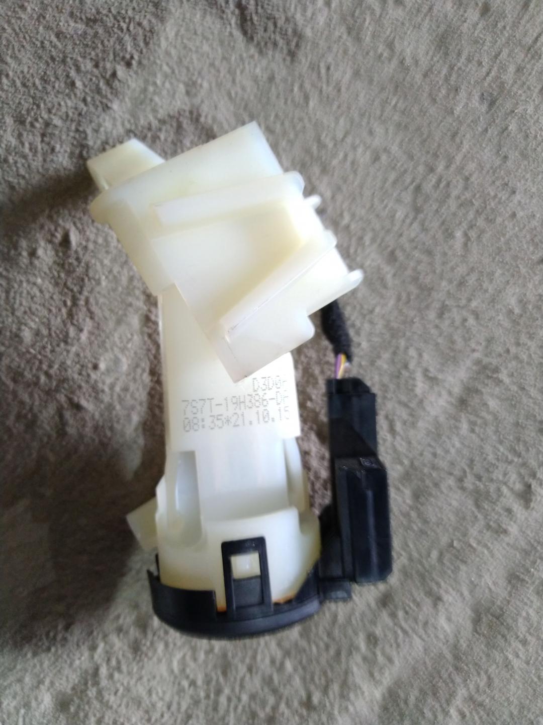 блок считывания ключ-карты Ford Escape 3 поколение C520 2015, 2.0 л., T8MB, дизель, АКПП, белый, правый руль, 6E5T15607CA - фото №1