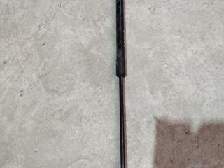 амортизатор капота Volkswagen Touareg 1 поколение [рестайлинг] 2007, 3.0 л., BKS, дизель, АКПП, серый, правый руль