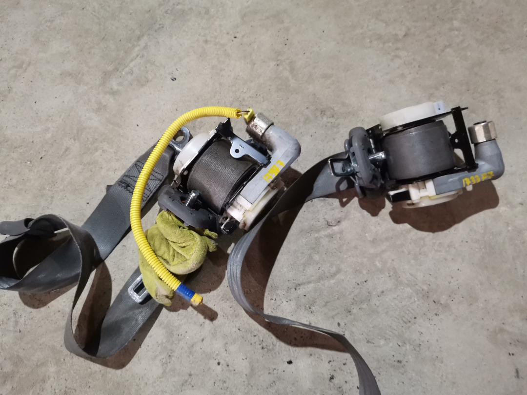 ремень безопасности SsangYong Rodius 1 поколение 2007, 2.7 л., D27DT, дизель, АКПП, серебристый, правый руль - фото №1