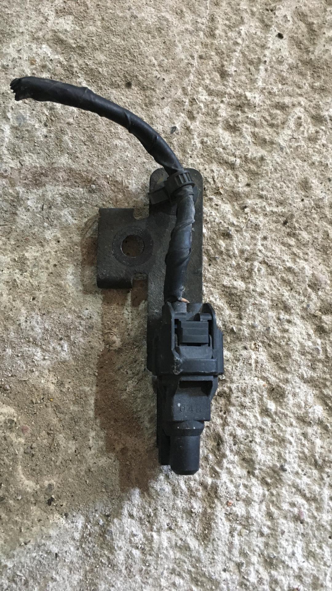 датчик температуры Subaru Legacy 3 поколение 2000, 2.5 л., EJ25, бензин, АКПП, синий, седан, правый руль - фото №1