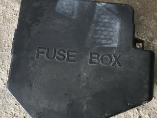 крышка блока предохранителей Mazda 6 GJ [рестайлинг] 2015, 2.5 л., бензин, АКПП, красный, седан, правый руль