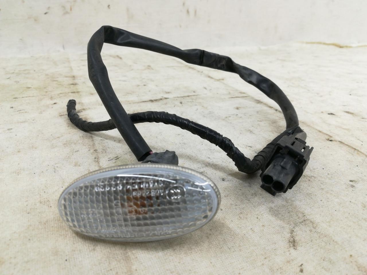 повторитель поворота на крыле левый Mazda 3 BL 2009, 2.0 л., LF17, бензин, АКПП, черный, хетчбэк 5 дв., передний привод, правый руль - фото №1