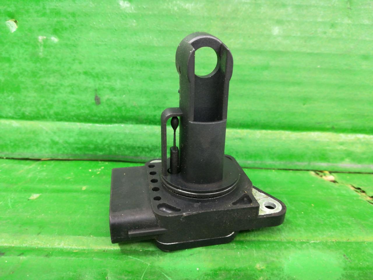 расходомер воздуха Mazda 3 BL 2009, 2.0 л., LF17, бензин, АКПП, черный, хетчбэк 5 дв., передний привод, правый руль, 1974002010 - фото №1