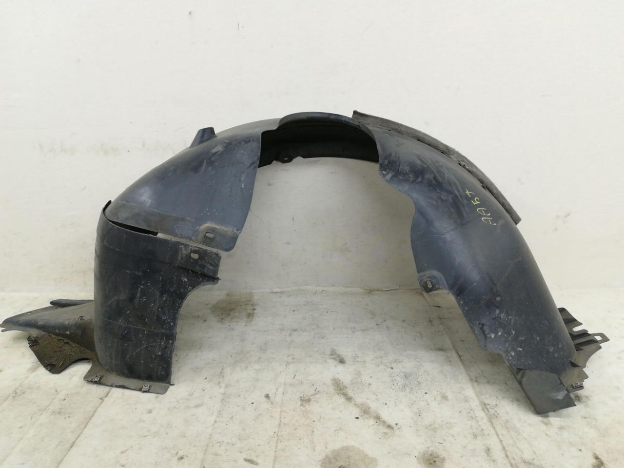 защита арок передняя правая (подкрылок) Volkswagen Golf 7 поколение 2016, 1.4 л., CZCA, бензин, АКПП, белый, универсал, передний привод, правый руль, 1155D302109 - фото №1