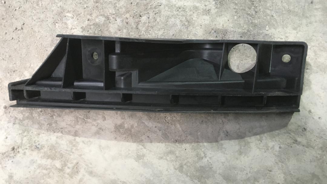 ресничка (ус) правой фары Volkswagen Touran 1 поколение 2005, правый руль - фото №1