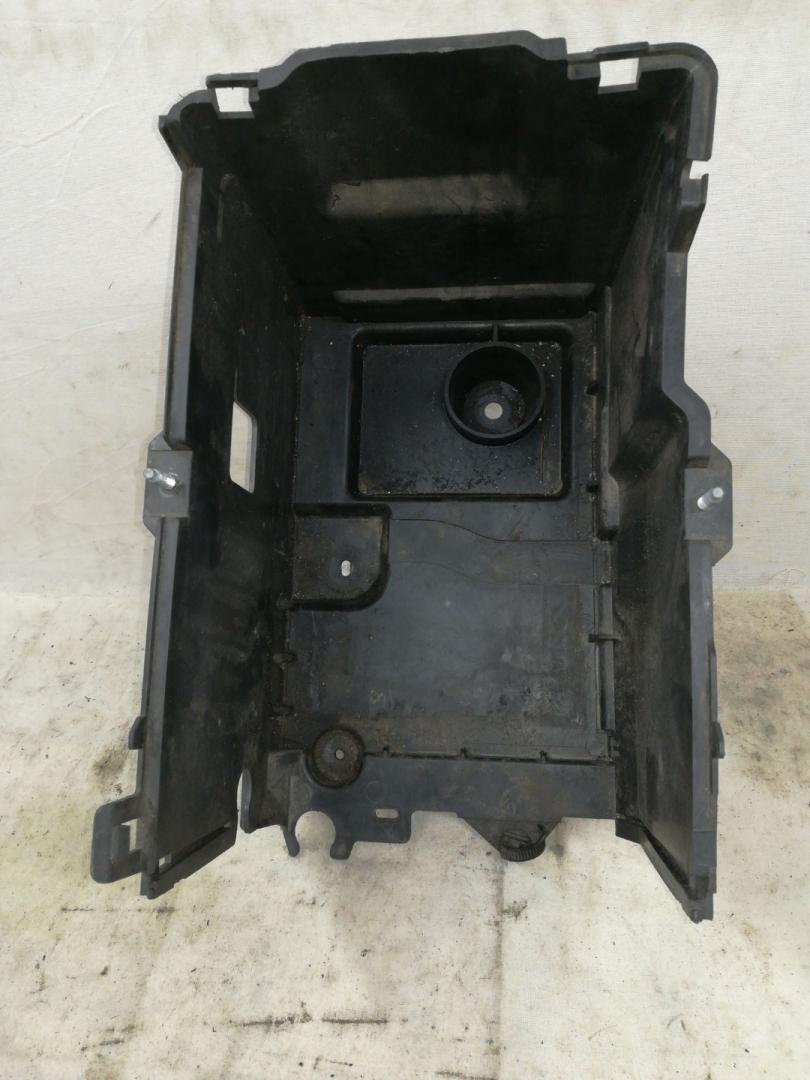 кожух аккумулятора Mazda 3 BL 2010, бензин, АКПП, красный, седан, передний привод, правый руль, BP4K56040 - фото №1