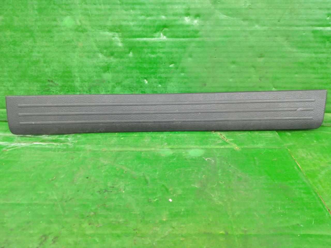 накладка на порог внутренняя Mazda 3 BL 2010, бензин, АКПП, красный, седан, передний привод, правый руль, BBP3687F0 - фото №1