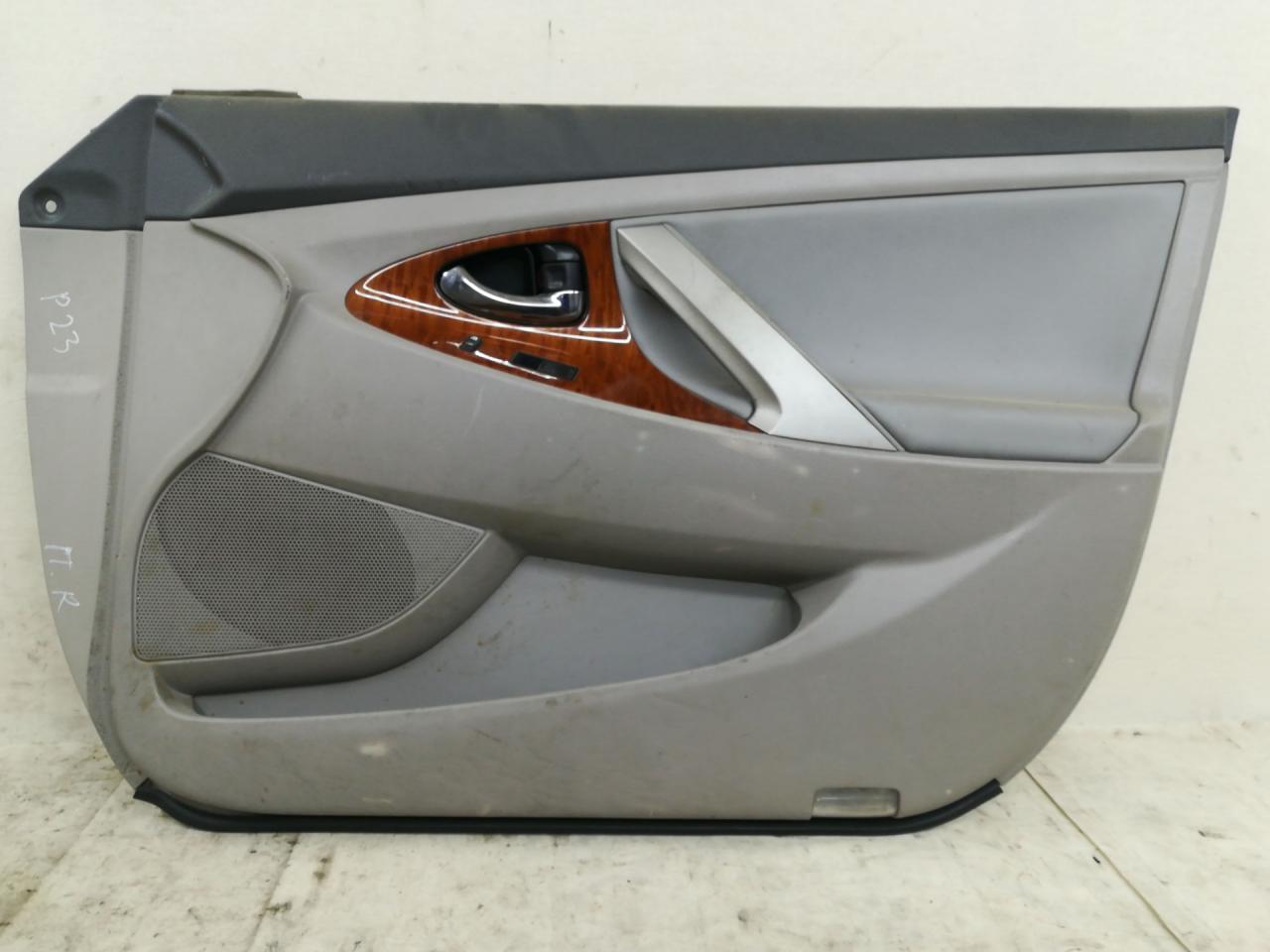 обшивка двери передняя правая Toyota Camry 7 поколение XV40 ASV40 2009, 3.5 л., 2GR-FE, бензин, АКПП, серый, седан, передний привод - фото №1