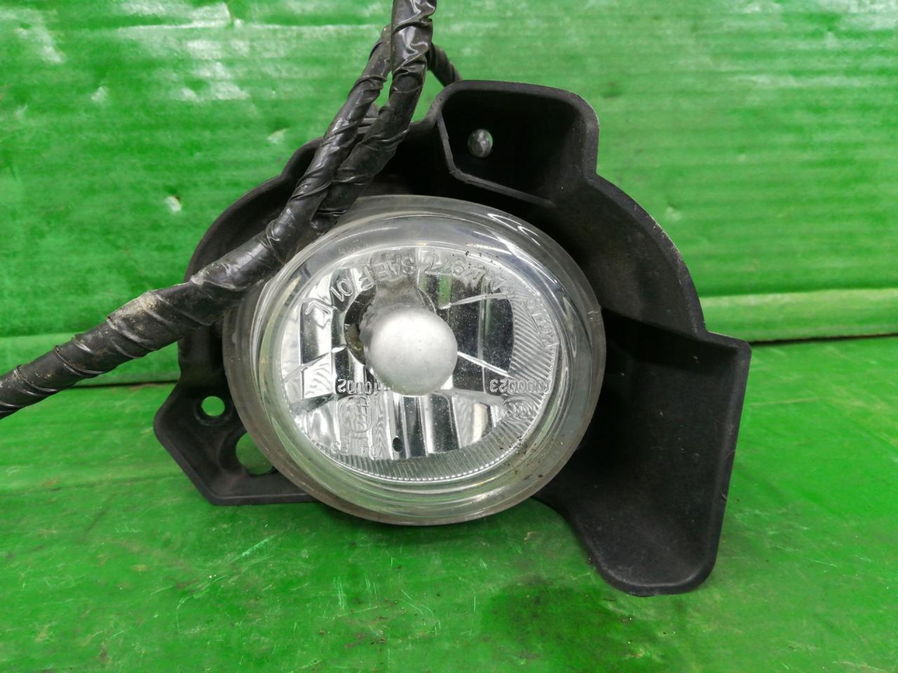 фара противотуманная левая Mazda 3 3 поколение 2016, 2.0 л., бензин, АКПП, серый, седан, передний привод, правый руль - фото №1