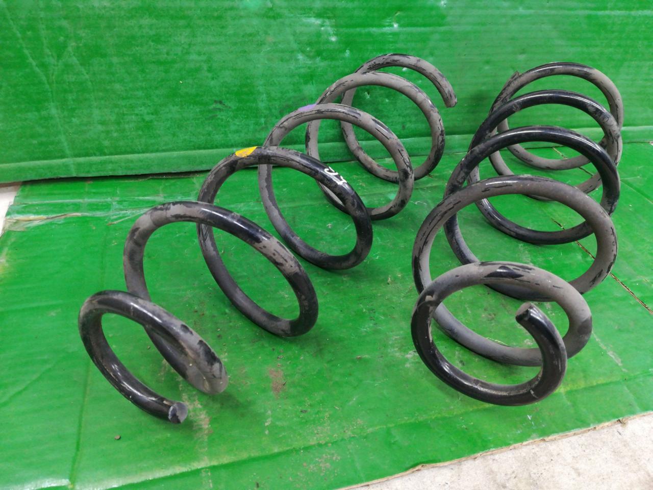 пружина задняя Mazda 3 3 поколение 2016, 2.0 л., бензин, АКПП, серый, седан, передний привод, правый руль - фото №1