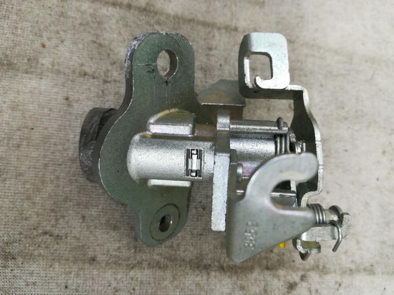 Личинка замка крышки багажника Toyota Camry 7 поколение XV40 2009, 3.5 л., i, 2GR-FE, бензин, АКПП, седан, передний привод - фото №1