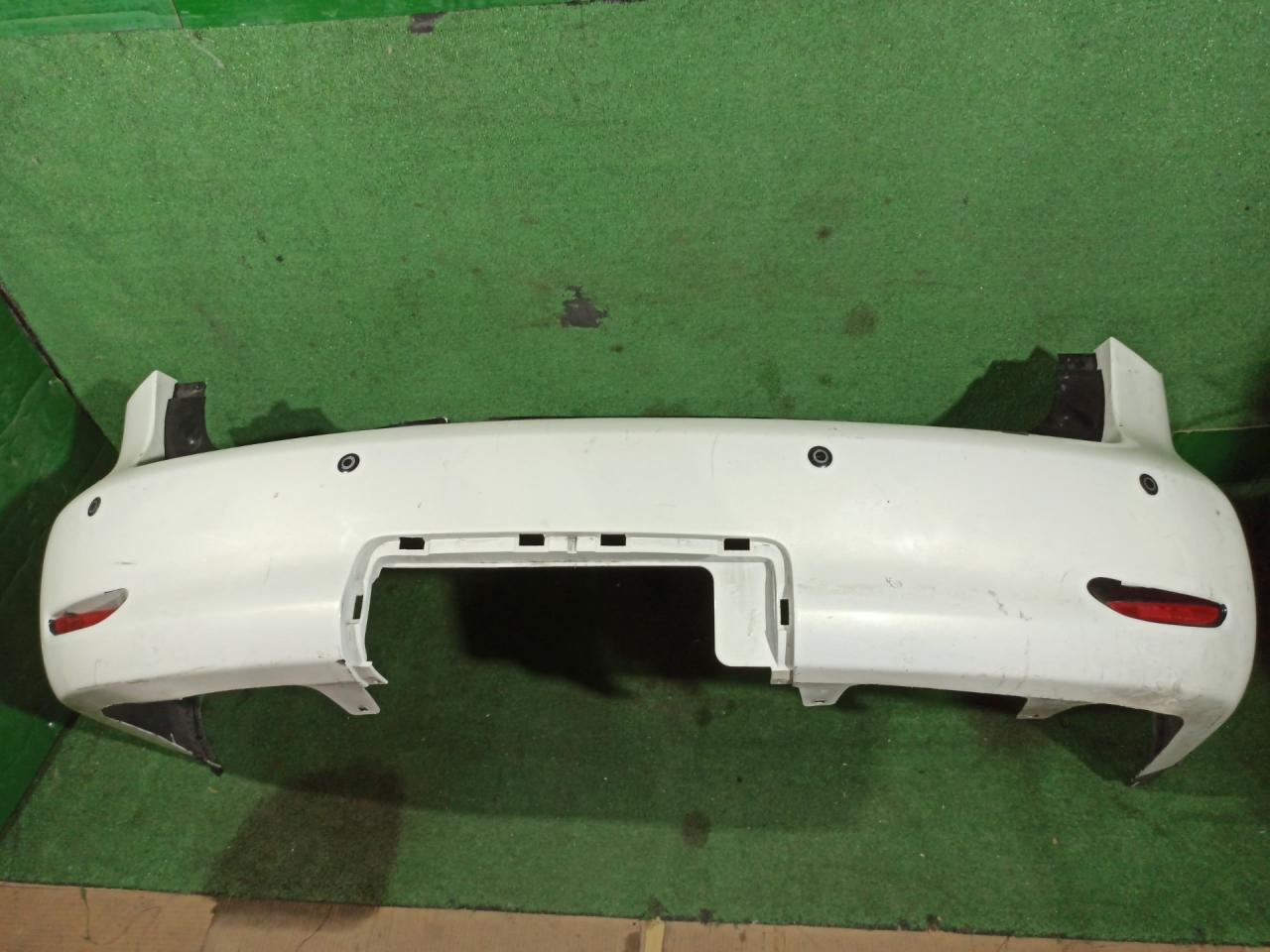 бампер задний Infiniti QX80 1 поколение Z62 2014, 5.6 л., VK56DE, бензин, АКПП, белый, внедорожник 5 дв., задний привод - фото №1