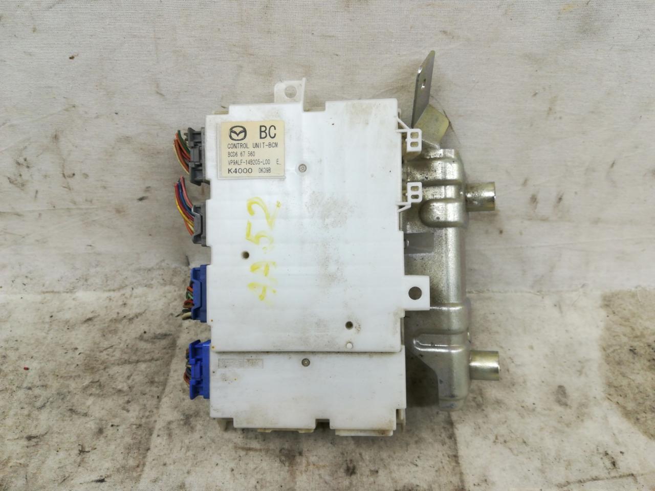 блок комфорта Mazda 3 BL 2010, бензин, АКПП, красный, седан, передний привод, правый руль, BCD667560 - фото №1