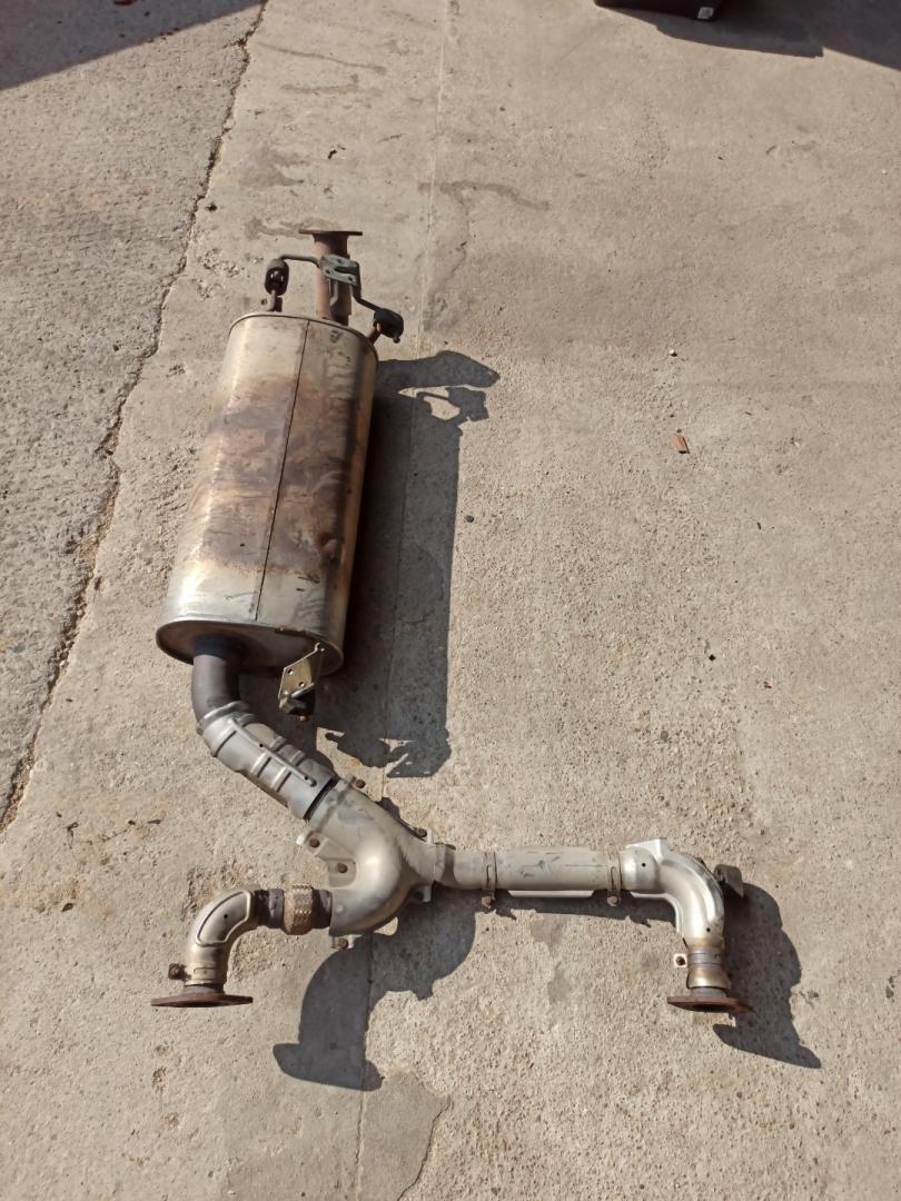 банка глушителя средняя Infiniti QX80 1 поколение Z62 2014, 5.6 л., VK56DE, бензин, АКПП, белый, внедорожник 5 дв., задний привод - фото №1