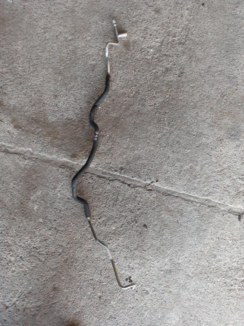 трубка кондиционера Mitsubishi Lancer 10 поколение 2010, 2.4 л., 4B12, бензин, АКПП, белый, хетчбэк 5 дв., передний привод - фото №1