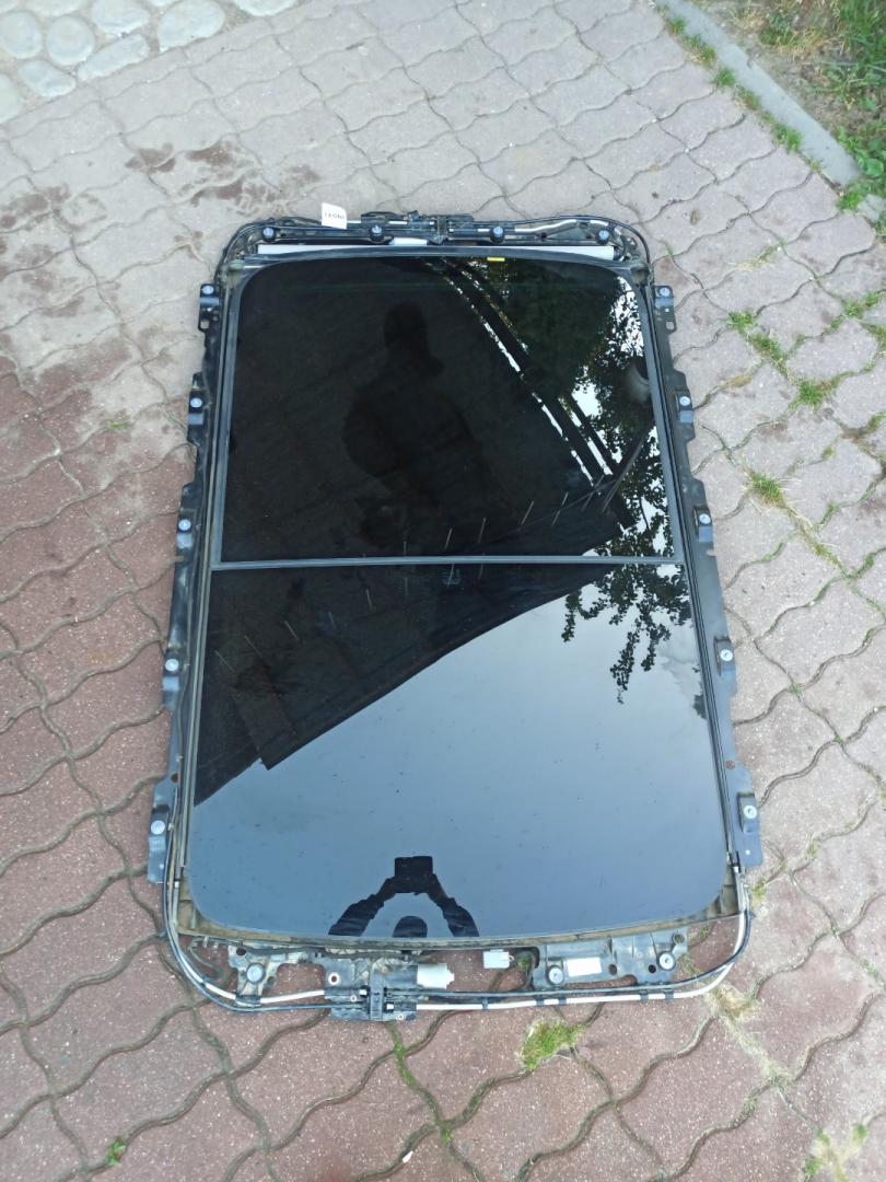 люк Volvo XC60 2 поколение 2018, 2.0 л., внедорожник 5 дв. - фото №1