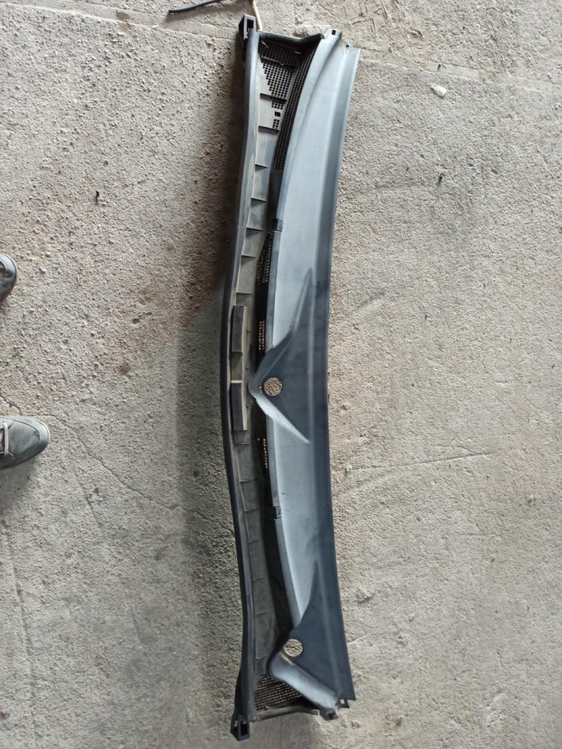 дождевик Infiniti QX80 1 поколение Z62 2014, 5.6 л., VK56DE, бензин, АКПП, белый, внедорожник 5 дв., задний привод - фото №1