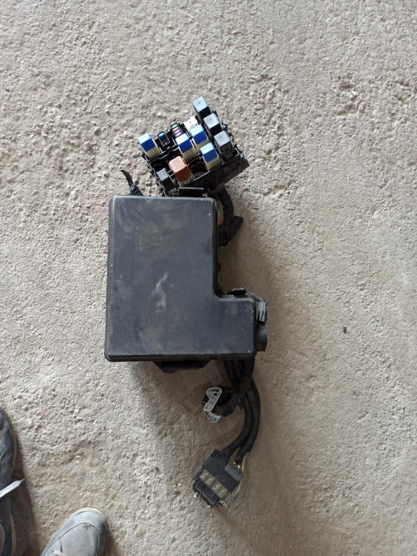 блок предохранителей Infiniti QX80 1 поколение Z62 2014, 5.6 л., VK56DE, бензин, АКПП, белый, внедорожник 5 дв., задний привод - фото №1