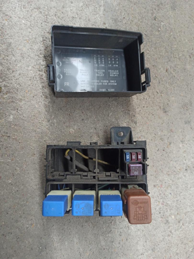 блок предохранителей Infiniti QX80 1 поколение Z62 2014, 5.6 л., VK56DE, бензин, АКПП, белый, внедорожник 5 дв., задний привод - фото №1