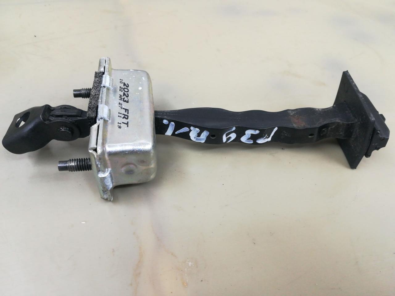 ограничитель открывания двери GMC Terrain 2 поколение 2020, 1.5 л., бензин, АКПП, темно-серый, внедорожник 5 дв., полный привод - фото №1