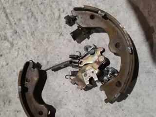 колодки стояночного тормоза Infiniti M Y50 2005