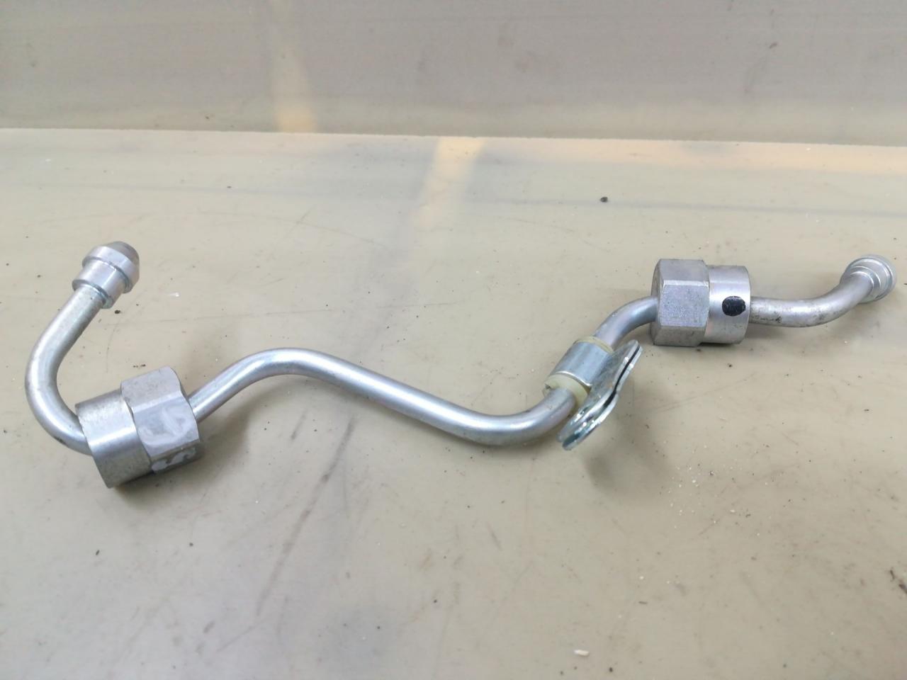 трубка топливная Mazda 3 3 поколение 2016, 2.0 л., бензин, АКПП, серый, седан, передний привод, правый руль, PE01151215 - фото №1