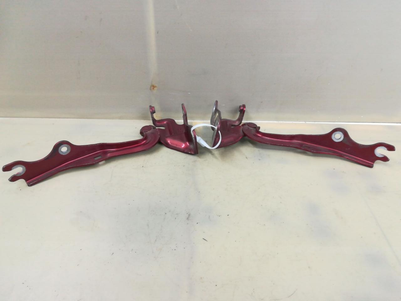 петля капота Mazda CX-7 1 поколение 2007, 2.3 л., L3-VDT, бензин, АКПП, красный, внедорожник 5 дв., полный привод - фото №1