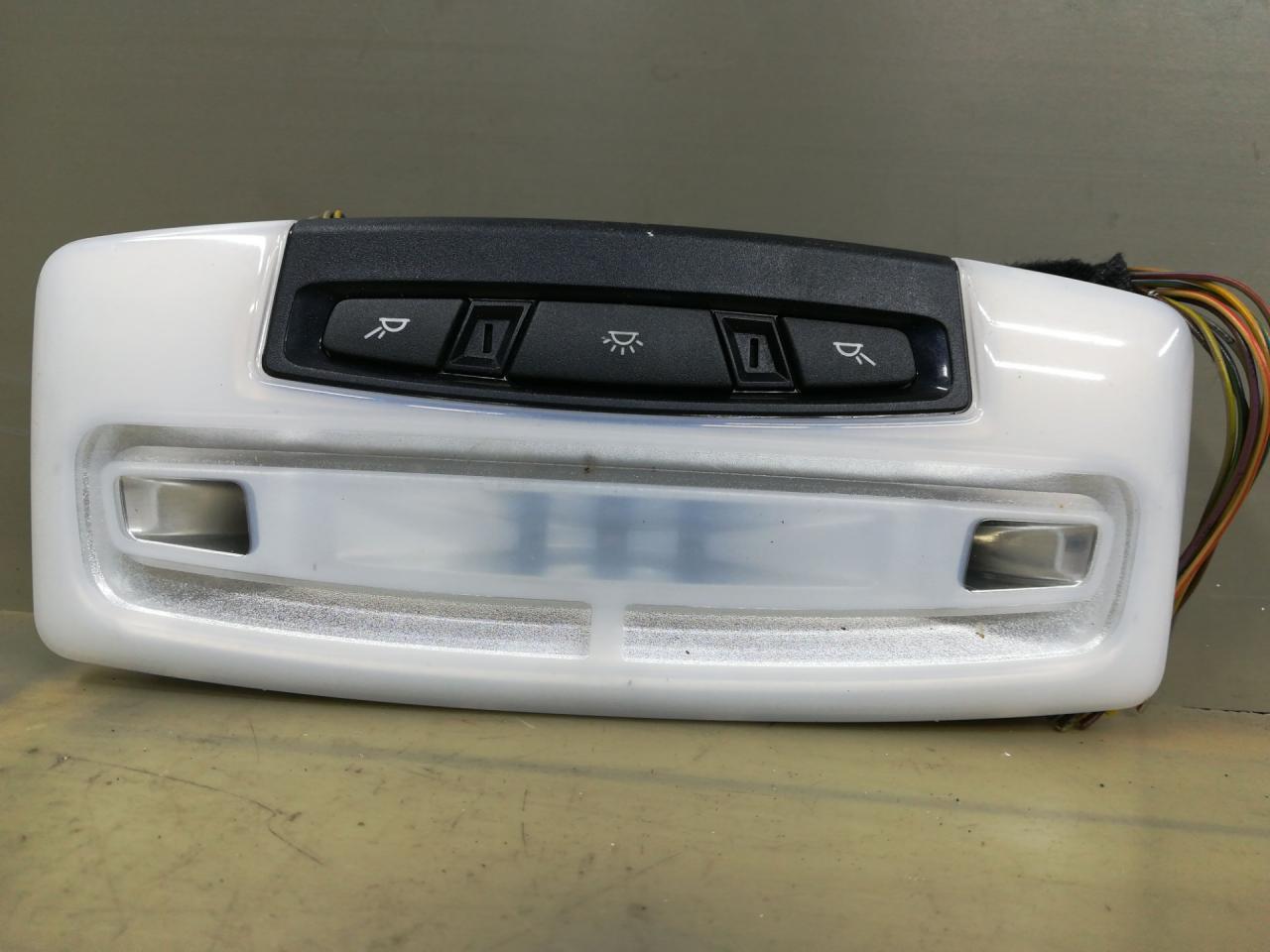 фонарь салона (плафон) BMW 3 серия F30/F31/F34 F30 2013, 2.0 л., N20 B20 A, бензин, АКПП, черный, седан, полный привод, 43927793001, 71101251 - фото №1