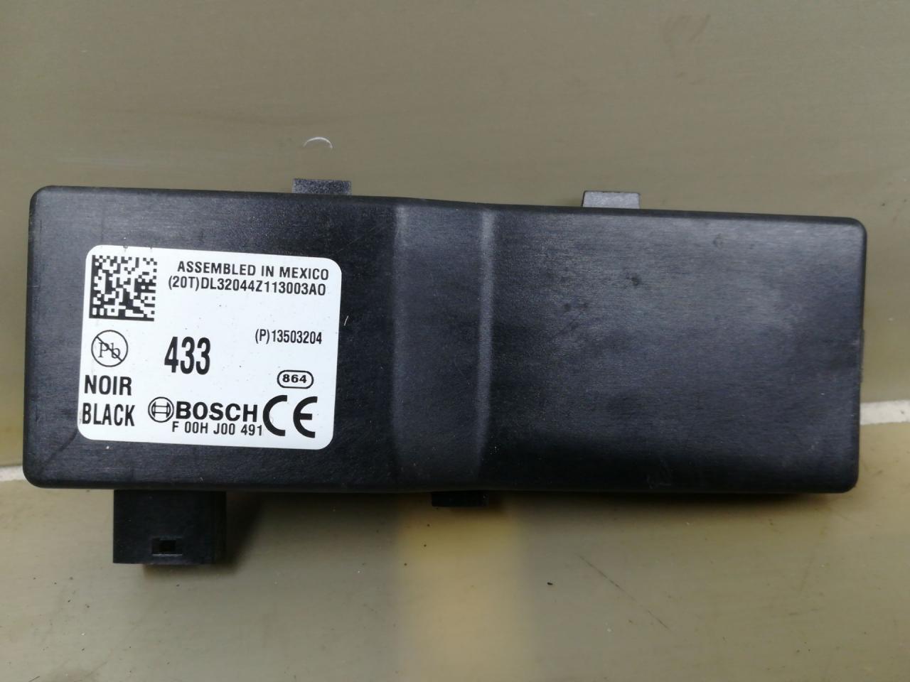 блок управления центральным замком Chevrolet Cruze 1 поколение 2011, 1.4 л., бензин, МКПП, белый, седан, правый руль, F00HJ00491, 13503204 - фото №1