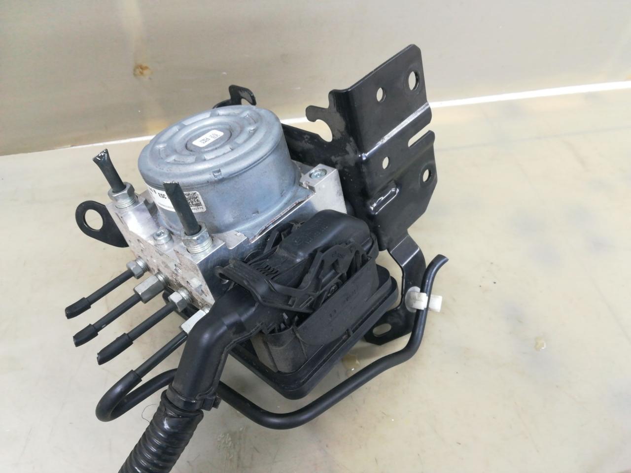 блок ABS Mazda 3 3 поколение 2016, 2.0 л., бензин, АКПП, серый, седан, передний привод, правый руль, 415B28004AB, B45B437A0B - фото №1