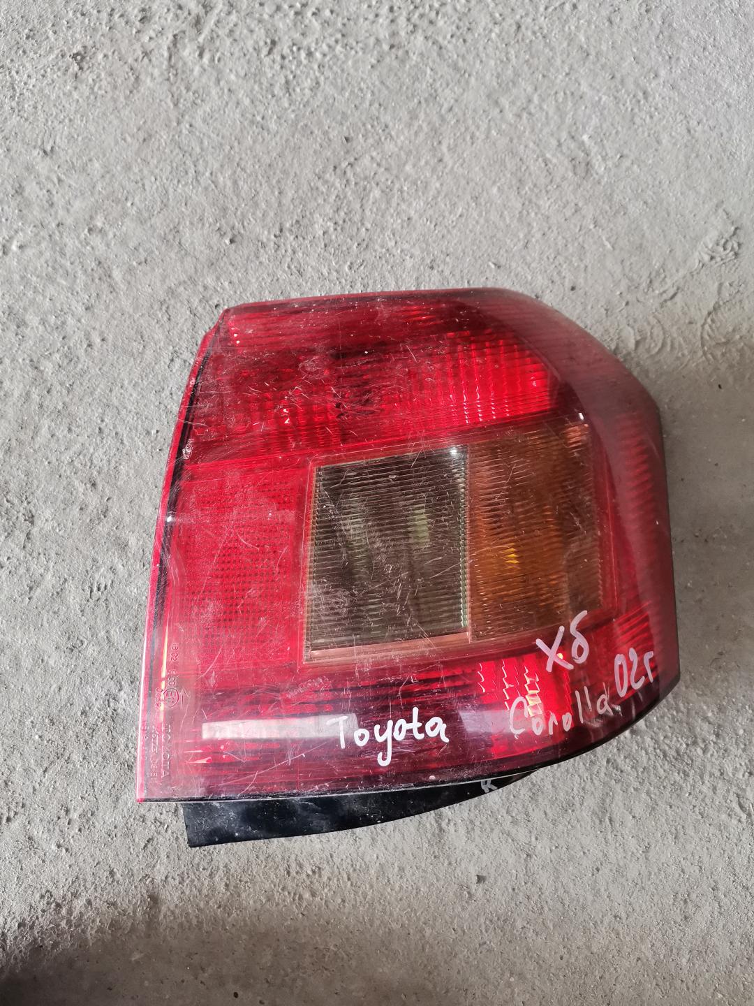 фонарь задний левый Toyota Corolla 9 поколение (E120/E130) 2002 - фото №1